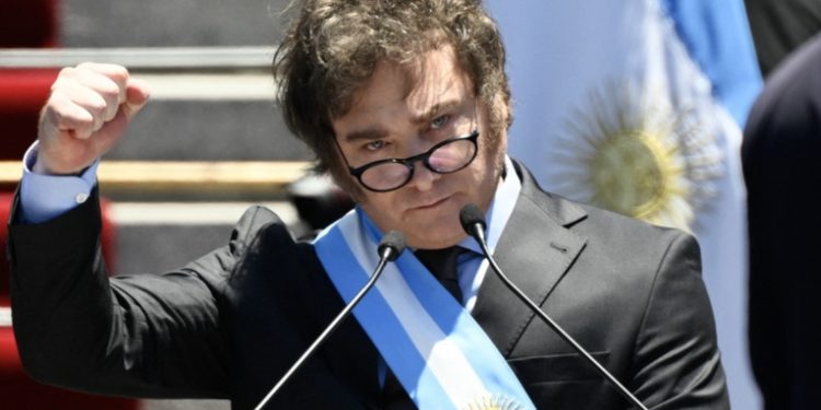 Milei abrirá el Congreso argentino con una inédita sesión nocturna y las tensiones en punto máximo