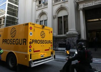 Milei asegura que compraventa de dólares dejó de ser delito