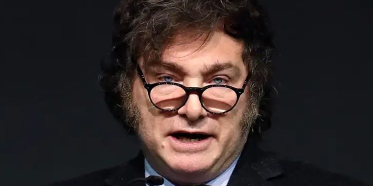 Milei decreta privatización de empresa ferroviaria de cargas