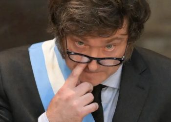 Milei despide a secretario de Trabajo por aumento salarial