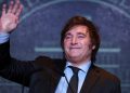 Milei emerge como fuerza disruptiva con su propuesta de dolarización