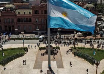 Milei y 18 gobernadores de Argentina firman pacto político