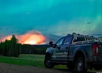 Miles de evacuados por voraces incendios en Canadá