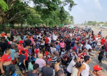 Miles de migrantes en ciudades fronterizas de México buscan ingresar a EE. UU. a pesar de anuncios de repatriación