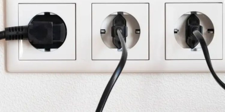 Miles de personas cumplen una semana sin luz en Chile