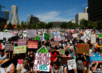 Miles manifiestan en Estados Unidos por el derecho al aborto