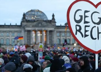 Miles protestan de nuevo en Alemania contra la ultraderecha