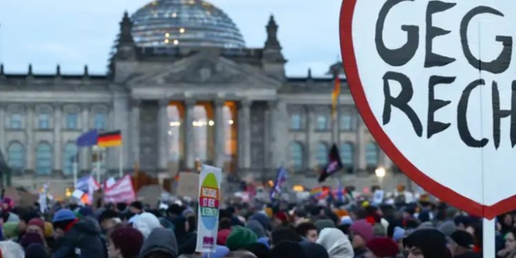 Miles protestan de nuevo en Alemania contra la ultraderecha
