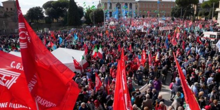 Miles se manifiestan en Roma para decir: nunca más fascismo
