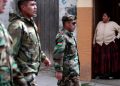 Militares controlan estaciones de combustible en Bolivia