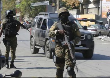 Militares de EE.UU. evacuan a personal de embajada en Haití