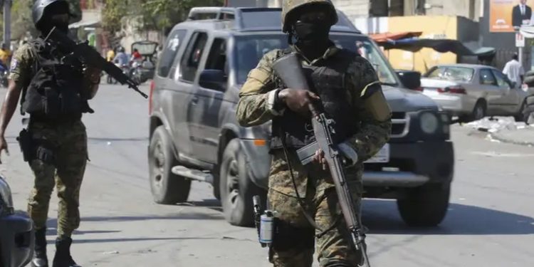 Militares de EE.UU. evacuan a personal de embajada en Haití