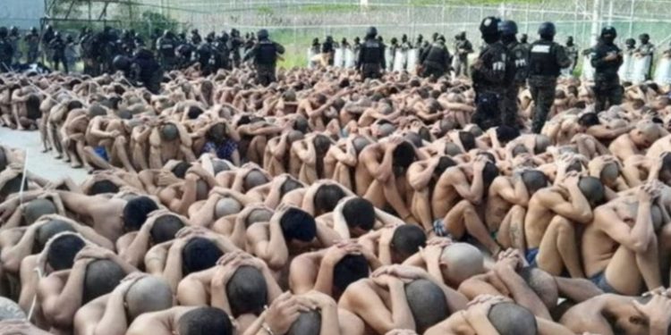 Militares toman control de cárceles en Honduras tras muerte de reclusas