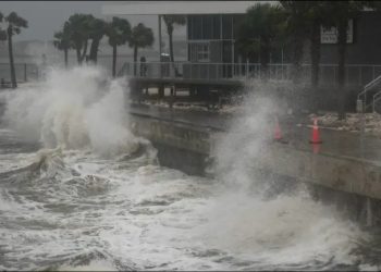 Milton baja a categoría uno, pero la emergencia continúa