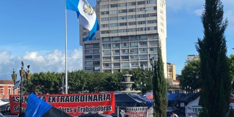 Mineduc aplicará descuentos a más de 300 maestros por inasistencia