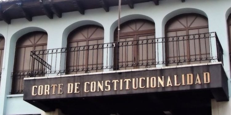 Mineduc continuará sancionando a maestros en paro tras resolución de la CC