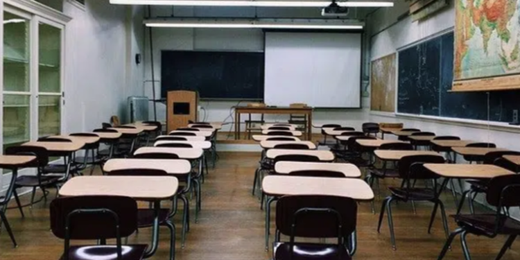 MINEDUC da seguimiento a denuncias por cobros irregulares en centros educativos