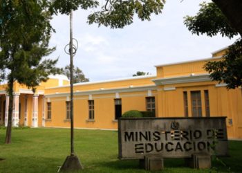 Mineduc extiende suspensión de actividades al aire libre por mala calidad del aire