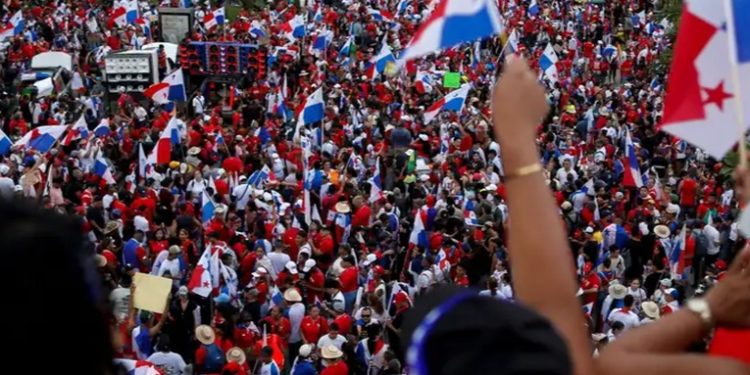 Minera canadiense suspenderá arbitrajes contra Panamá