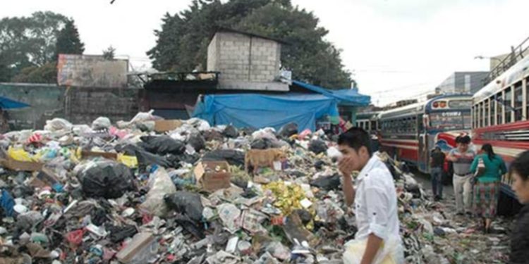 Ministerio de Ambiente discute en mesa técnica solución a problema de la basura en Quetzaltenango