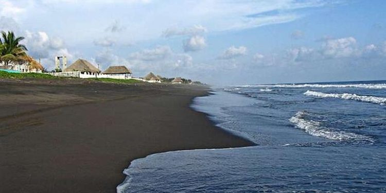 Ministerio de Ambiente implementará el programa 'Playas Limpias'
