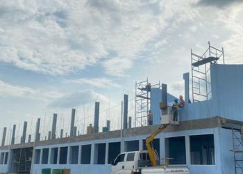 Ministerio de Comunicaciones denunciará anomalías en construcción de escuelas