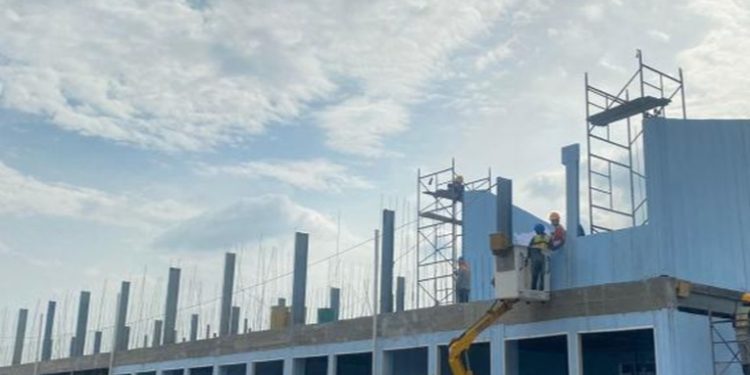 Ministerio de Comunicaciones denunciará anomalías en construcción de escuelas