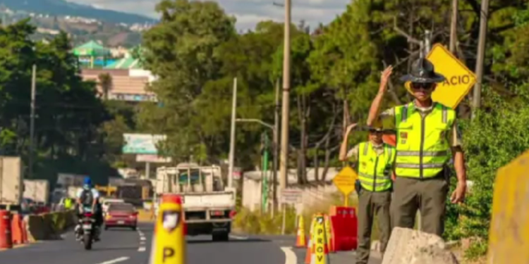 Ministerio de Comunicaciones Destina Q27 Millones para Mantenimiento de Carreteras Asfaltadas
