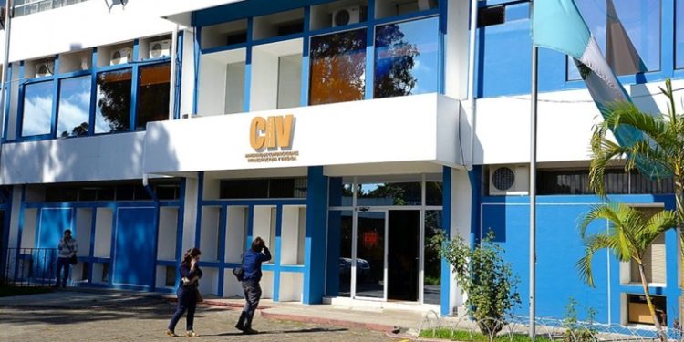 Ministerio de Comunicaciones pide ampliación presupuestaria y enfrenta solicitud de auditoría