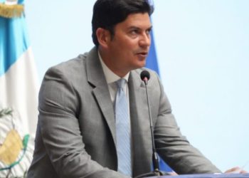 Ministerio de Economí­a otorga becas para la carrera de auxiliares de enfermerí­a