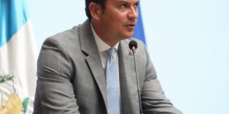 Ministerio de Economía otorga becas para la carrera de auxiliares de enfermería
