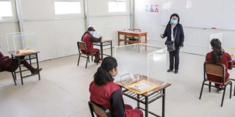 Ministerio de Educación autoriza clases presenciales en 103 colegios