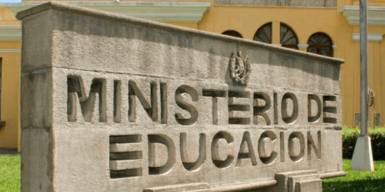 Ministerio de Educación publica nuevas disposiciones para el retorno presencial a clases