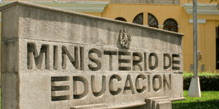 Ministerio de Educación se pronuncia tras la protesta de maestros que piden plazas