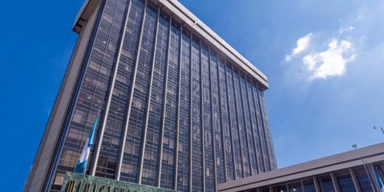 Ministerio de Finanzas Suspende Servicios por Problemas Eléctricos