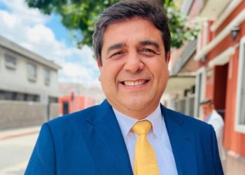 Ministerio de Gobernación asigna 16 agentes policiacos para la seguridad de Carlos Pineda