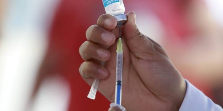 Ministerio de Salud autoriza completar segunda dosis de vacunas contra el COVID-19 con distinta marca