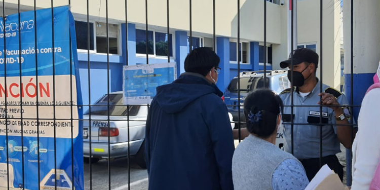 Ministerio de Salud cierra centro de vacunación en Colegio de Ingenieros de Guatemala