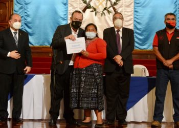 Ministerio de Salud Pública anuncia traslado de personal a plazas presupuestarias