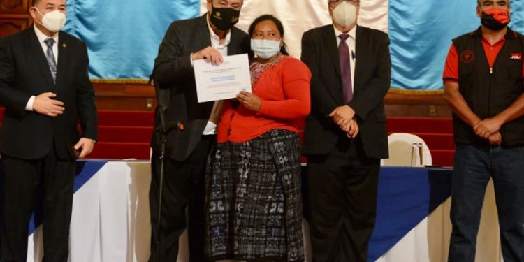 Ministerio de Salud Pública anuncia traslado de personal a plazas presupuestarias