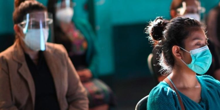 Ministerio de Salud Pública reinstaura el uso obligatorio de mascarillas en hospitales y transporte público