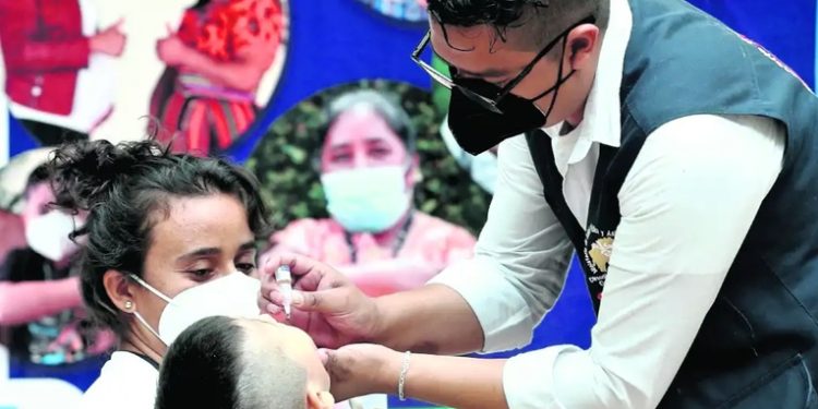 Ministerio de Salud Pública vacuna a 650 mil niños contra la rubéola y el sarampión en jornada nacional