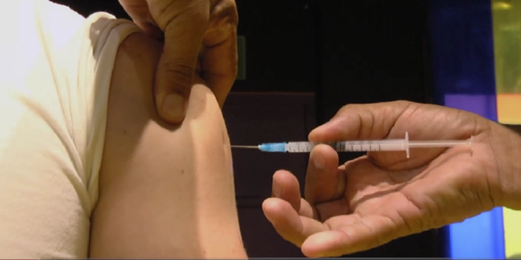 Ministerio de Salud reduce a 28 dí­as segunda dosis de Sputnik V