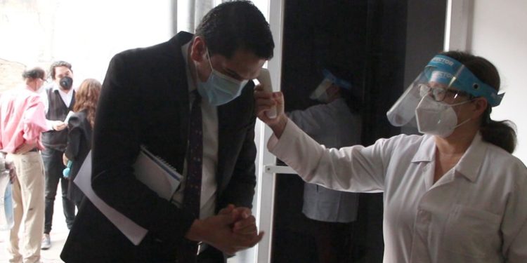 Ministerio de Trabajo quita el uso obligatorio de las medidas sanitarias en áreas de trabajo