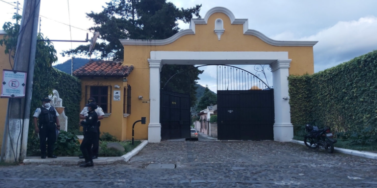 FECI incauta más de Q122 millones de quetzales tras allanamiento en Antigua Guatemala