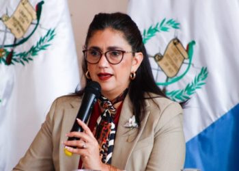 Ministra de Ambiente justifica uso de vehículo oficial para seguridad de su hija