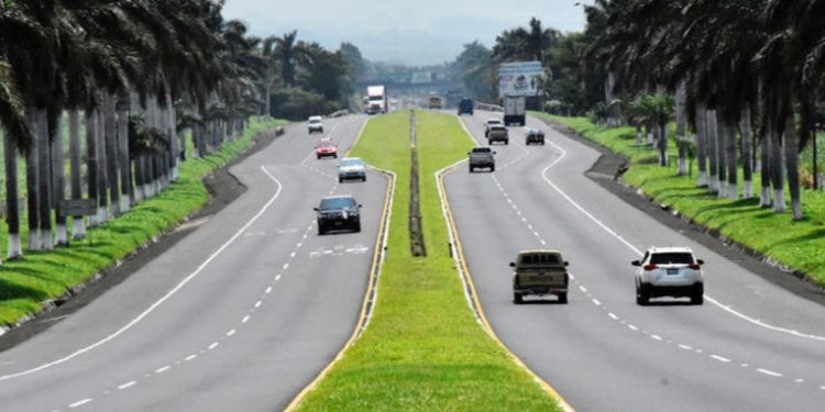 Ministra de Comunicaciones asegura carreteras en buen estado para Semana Santa