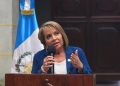 Ministra de Comunicaciones denuncia hallazgo de micrófonos en su vehículo oficial