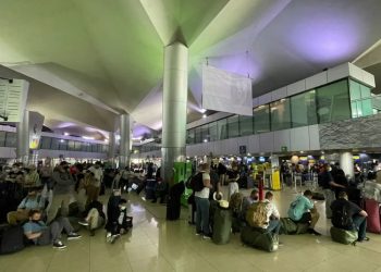 Ministra de Comunicaciones plantea apoyo internacional para renovar el Aeropuerto La Aurora
