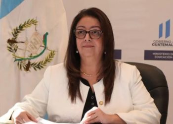 Ministra de Educación afirma que sí­ se le está dando insumos a las escuelas